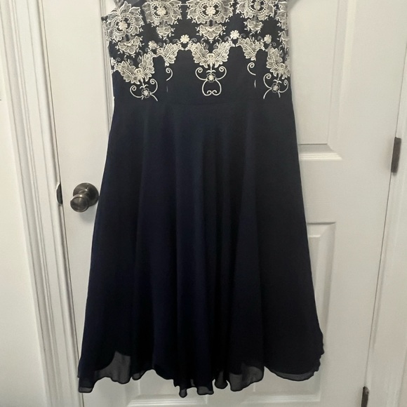 ✨ Chi Chi London Chiffon Embroidered Navy Midi Dress - Picture 3 of 11